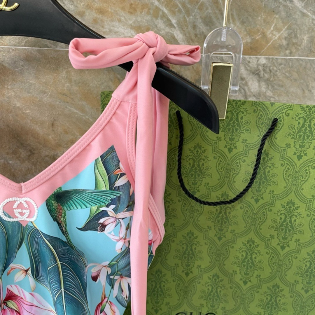 Gucci新款泳衣2件套 😍🥰适合多种场景的游泳衣🏊‍♀️海边 游泳池 温泉 水上乐园 漂流都可以😌内搭