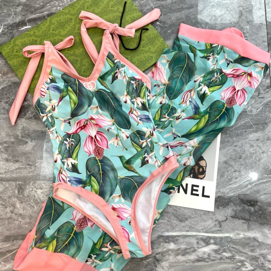 Gucci新款泳衣2件套 😍🥰适合多种场景的游泳衣🏊‍♀️海边 游泳池 温泉 水上乐园 漂流都可以😌内搭