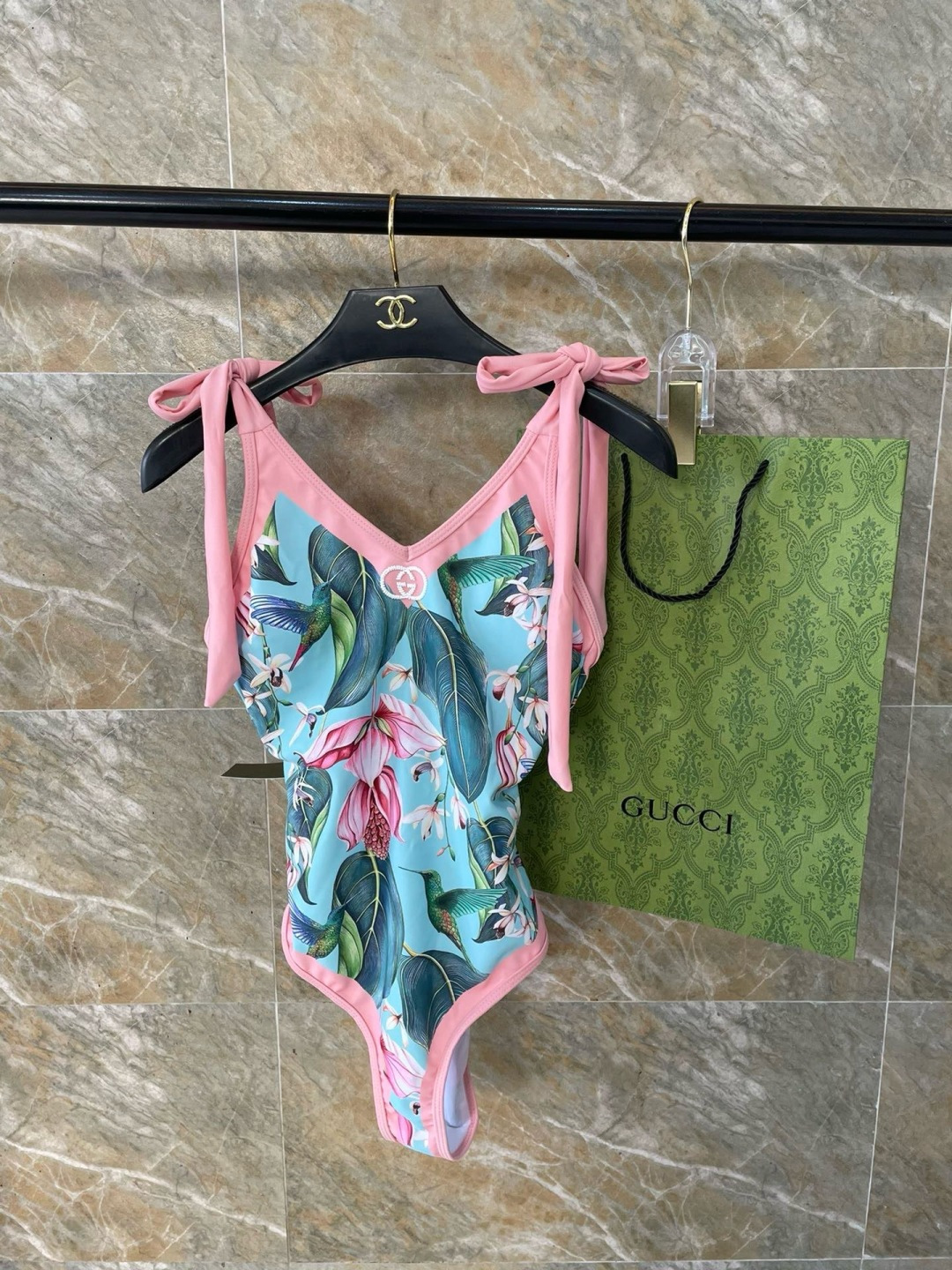 Gucci新款泳衣2件套 😍🥰适合多种场景的游泳衣🏊‍♀️海边 游泳池 温泉 水上乐园 漂流都可以😌内搭