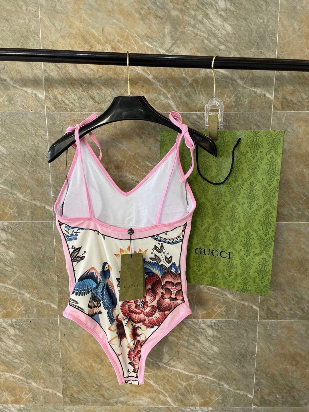 Gucci新款泳衣2件套 😍🥰适合多种场景的游泳衣🏊‍♀️海边 游泳池 温泉 水上乐园 漂流都可以😌内搭