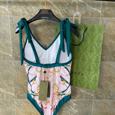 Gucci新款泳衣2件套 😍🥰适合多种场景的游泳衣🏊♀️海边 游泳池 温泉 水上乐园 漂流都可以😌内搭 Gucci新款泳衣2件套 😍🥰适合多种场景的游泳衣🏊♀️海边 游泳池 温泉 水上乐园 漂流都可以😌内搭