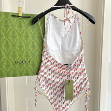Gucci古奇新款泳衣👙❤️😍🥰适合多种场景的游泳衣🏊♀️海边 游泳池 温泉 水上乐园 漂流都可以😌内 Gucci古奇新款泳衣👙❤️😍🥰适合多种场景的游泳衣🏊♀️海边 游泳池 温泉 水上乐园 漂流都可以😌内