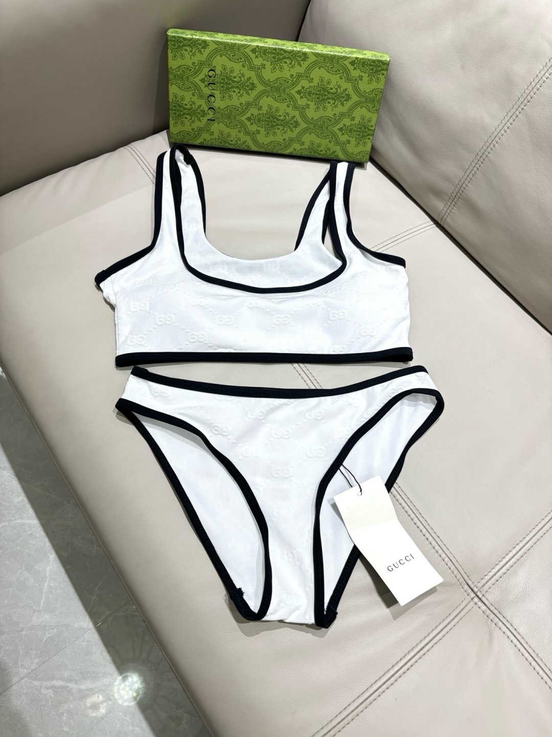 Gucci古奇新款泳衣👙❤️😍🥰适合多种场景的游泳衣🏊‍♀️海边 游泳池 温泉 水上乐园 漂流都可以😌内