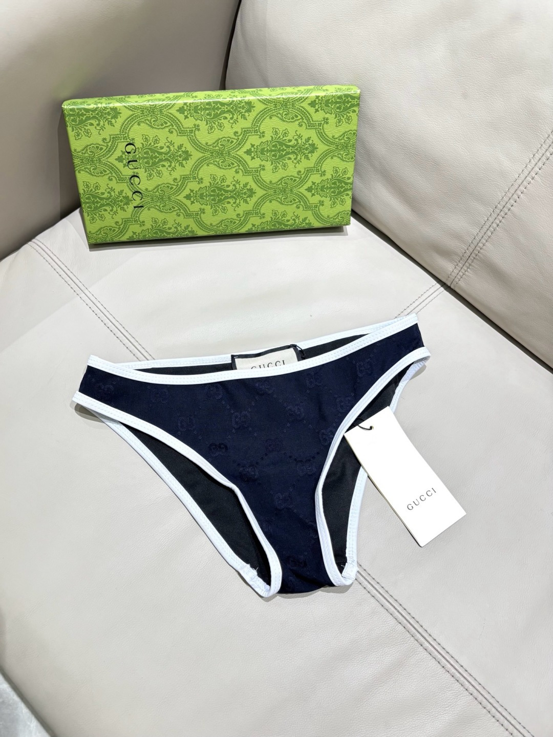 Gucci古奇新款泳衣👙❤️😍🥰适合多种场景的游泳衣🏊‍♀️海边 游泳池 温泉 水上乐园 漂流都可以😌内