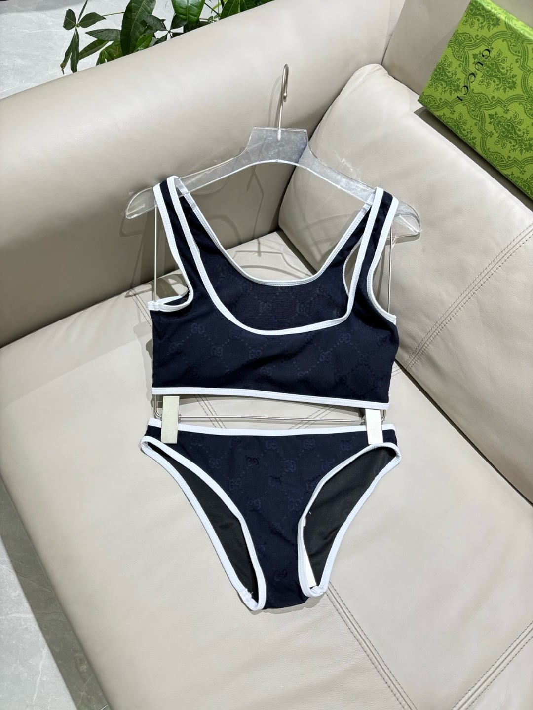 Gucci古奇新款泳衣👙❤️😍🥰适合多种场景的游泳衣🏊‍♀️海边 游泳池 温泉 水上乐园 漂流都可以😌内