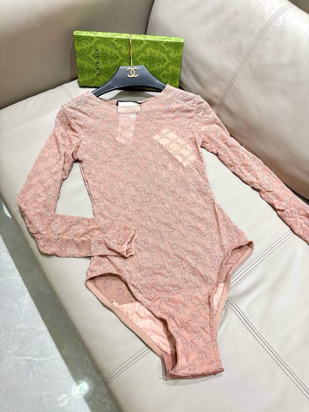 Gucci古奇新款长袖泳衣👙❤️😍🥰适合多种场景的游泳衣🏊‍♀️海边 游泳池 温泉 水上乐园 漂流都可以