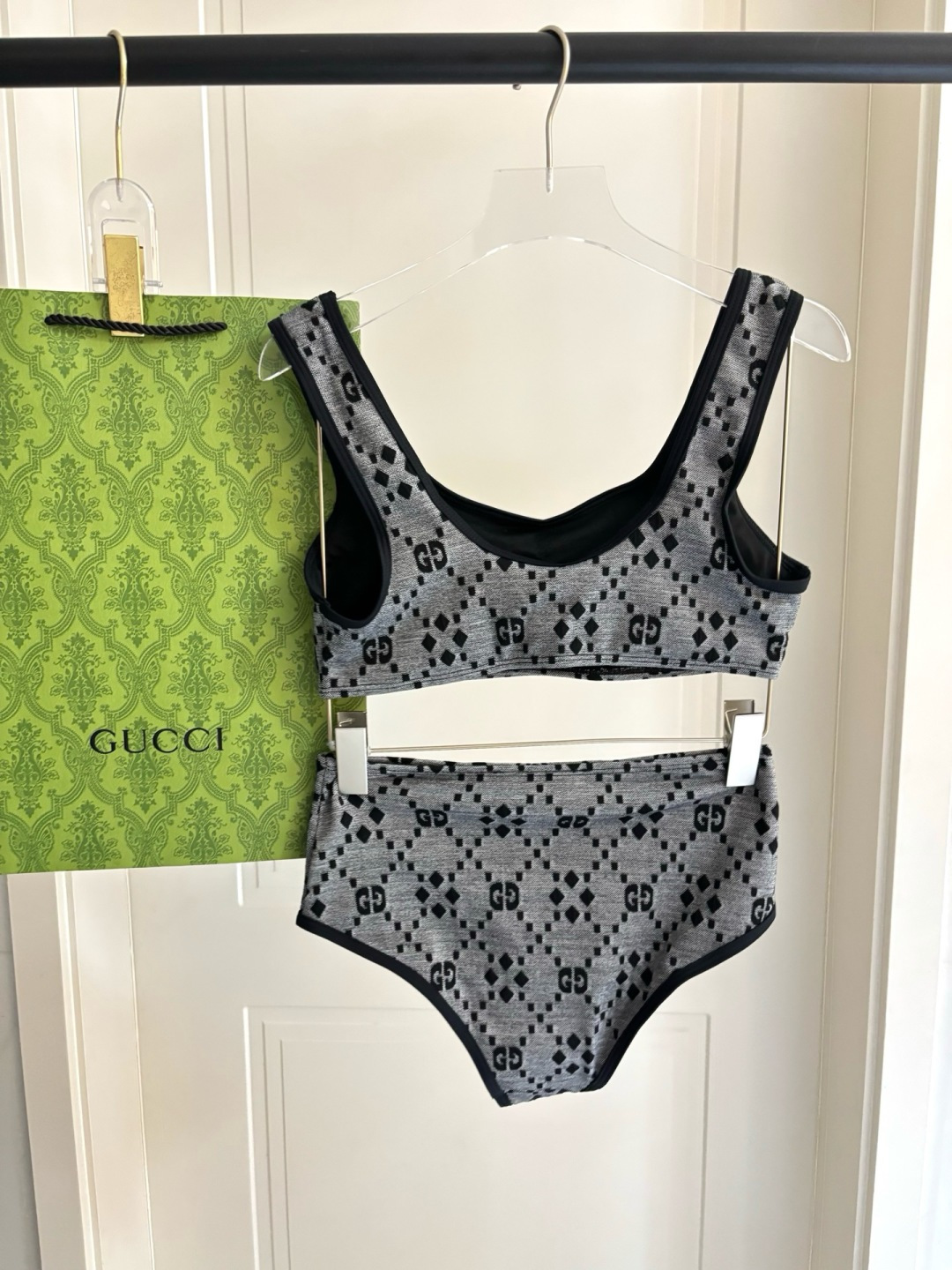 Gucci古奇新款泳衣👙❤️😍🥰适合多种场景的游泳衣🏊‍♀️海边 游泳池 温泉 水上乐园 漂流都可以😌内