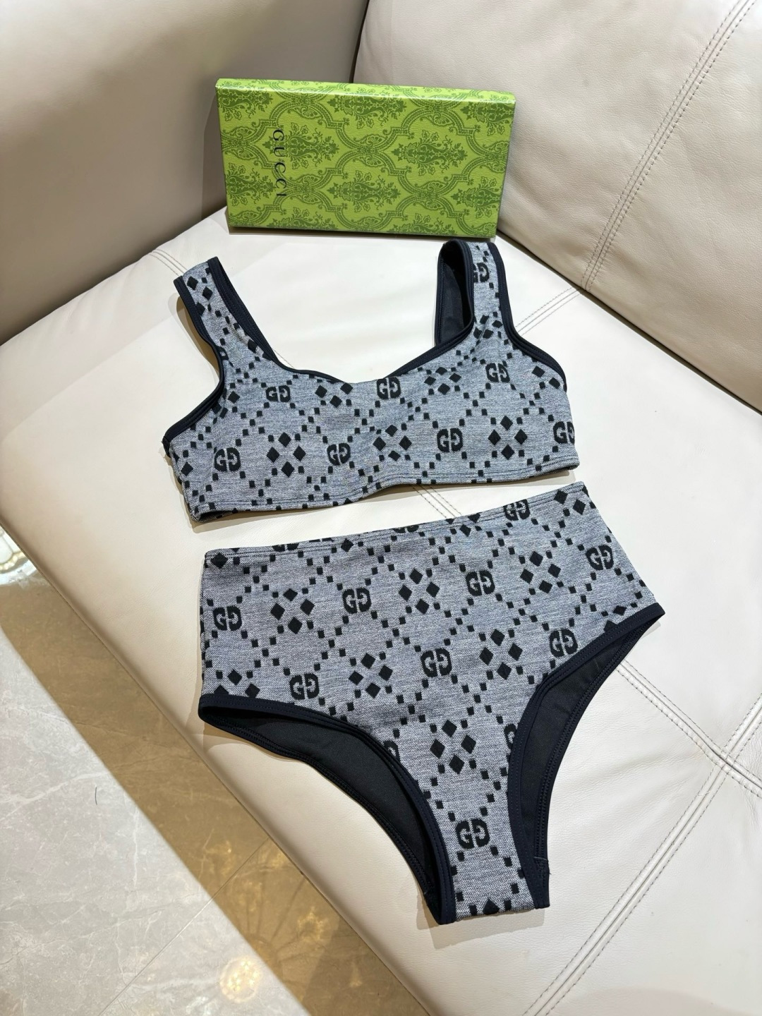Gucci古奇新款泳衣👙❤️😍🥰适合多种场景的游泳衣🏊‍♀️海边 游泳池 温泉 水上乐园 漂流都可以😌内
