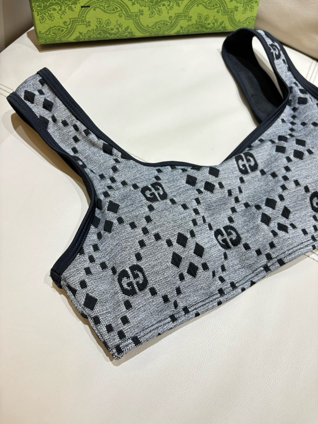 Gucci古奇新款泳衣👙❤️😍🥰适合多种场景的游泳衣🏊‍♀️海边 游泳池 温泉 水上乐园 漂流都可以😌内