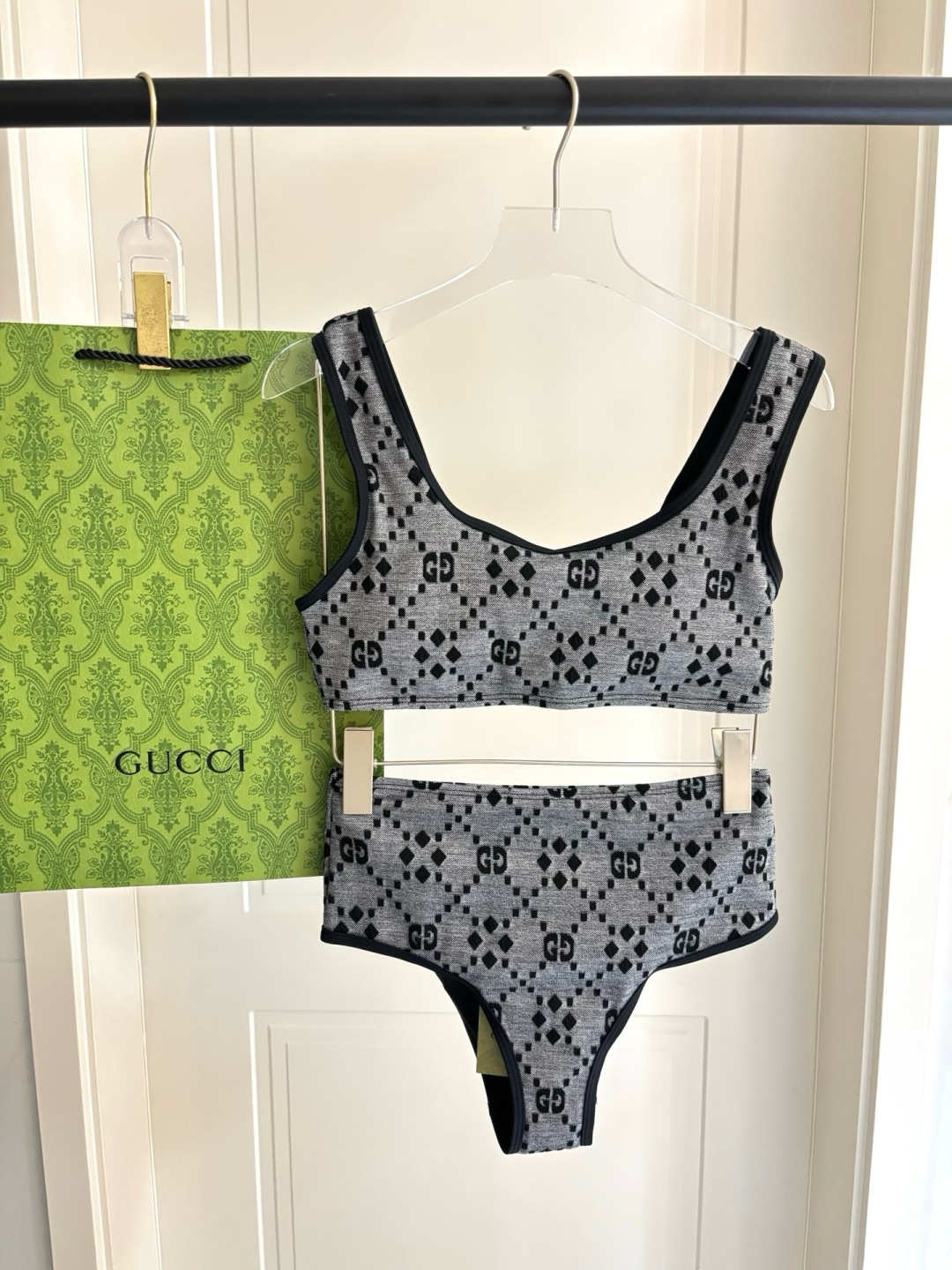 Gucci古奇新款泳衣👙❤️😍🥰适合多种场景的游泳衣🏊‍♀️海边 游泳池 温泉 水上乐园 漂流都可以😌内