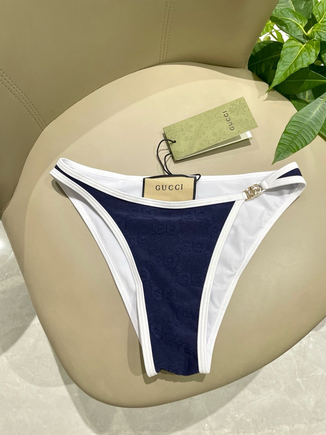 Gucci古奇新款泳衣👙❤️😍🥰适合多种场景的游泳衣🏊‍♀️海边 游泳池 温泉 水上乐园 漂流都可以😌内