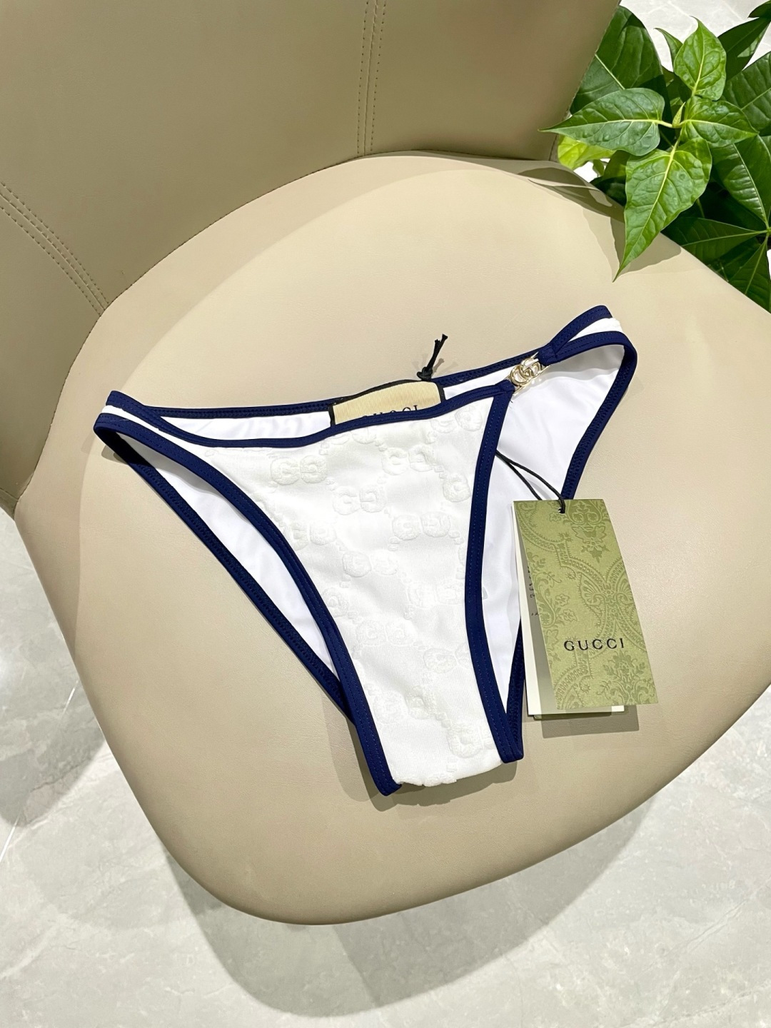 Gucci古奇新款泳衣👙❤️😍🥰适合多种场景的游泳衣🏊‍♀️海边 游泳池 温泉 水上乐园 漂流都可以😌内