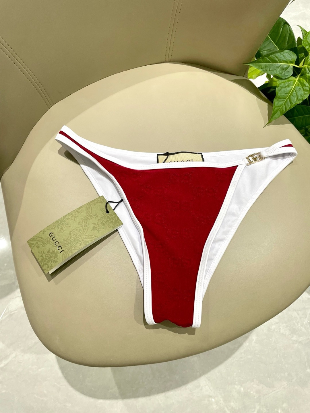 Gucci古奇新款泳衣👙❤️😍🥰适合多种场景的游泳衣🏊‍♀️海边 游泳池 温泉 水上乐园 漂流都可以😌内