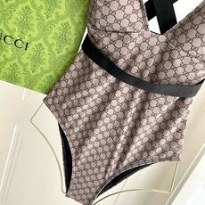 Gucci古奇新款泳衣👙❤️😍🥰适合多种场景的游泳衣🏊♀️海边 游泳池 温泉 水上乐园 漂流都可以😌内 Gucci古奇新款泳衣👙❤️😍🥰适合多种场景的游泳衣🏊♀️海边 游泳池 温泉 水上乐园 漂流都可以😌内