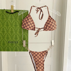 Gucci古奇新款泳衣👙❤️😍🥰适合多种场景的游泳衣🏊♀️海边 游泳池 温泉 水上乐园 漂流都可以😌内 Gucci古奇新款泳衣👙❤️😍🥰适合多种场景的游泳衣🏊♀️海边 游泳池 温泉 水上乐园 漂流都可以😌内
