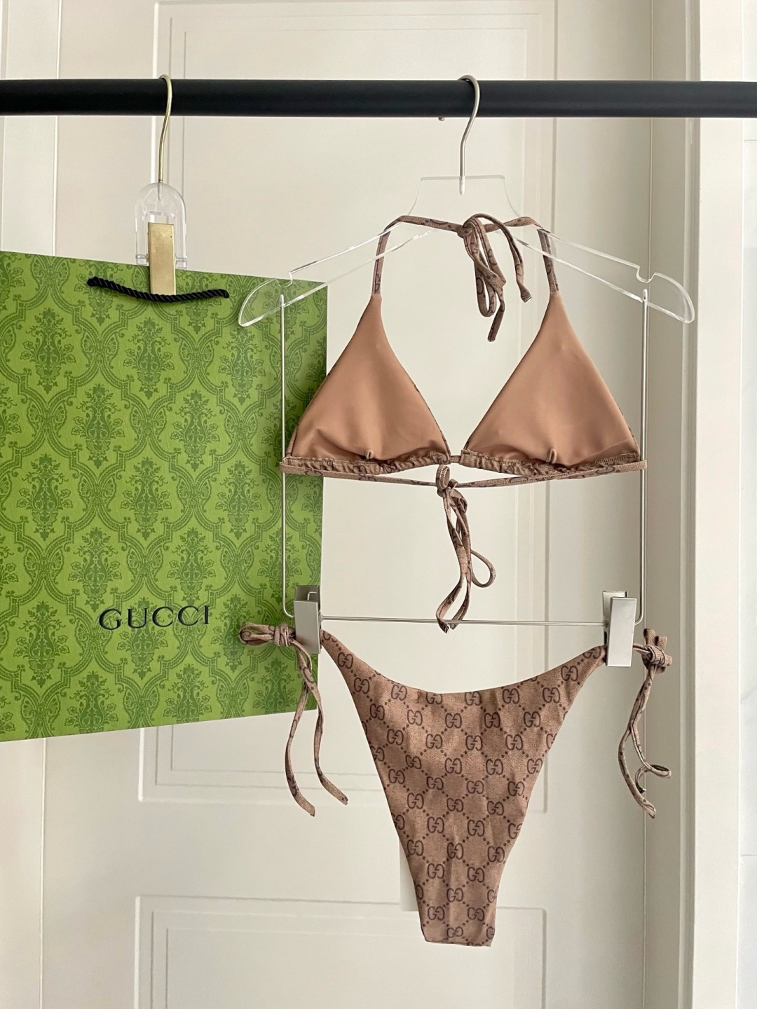 Gucci新款比基尼 简单大气 适合多种场景的游泳衣🏊‍♀️海边 游泳池 温泉 水上乐园 漂流都可以😌内