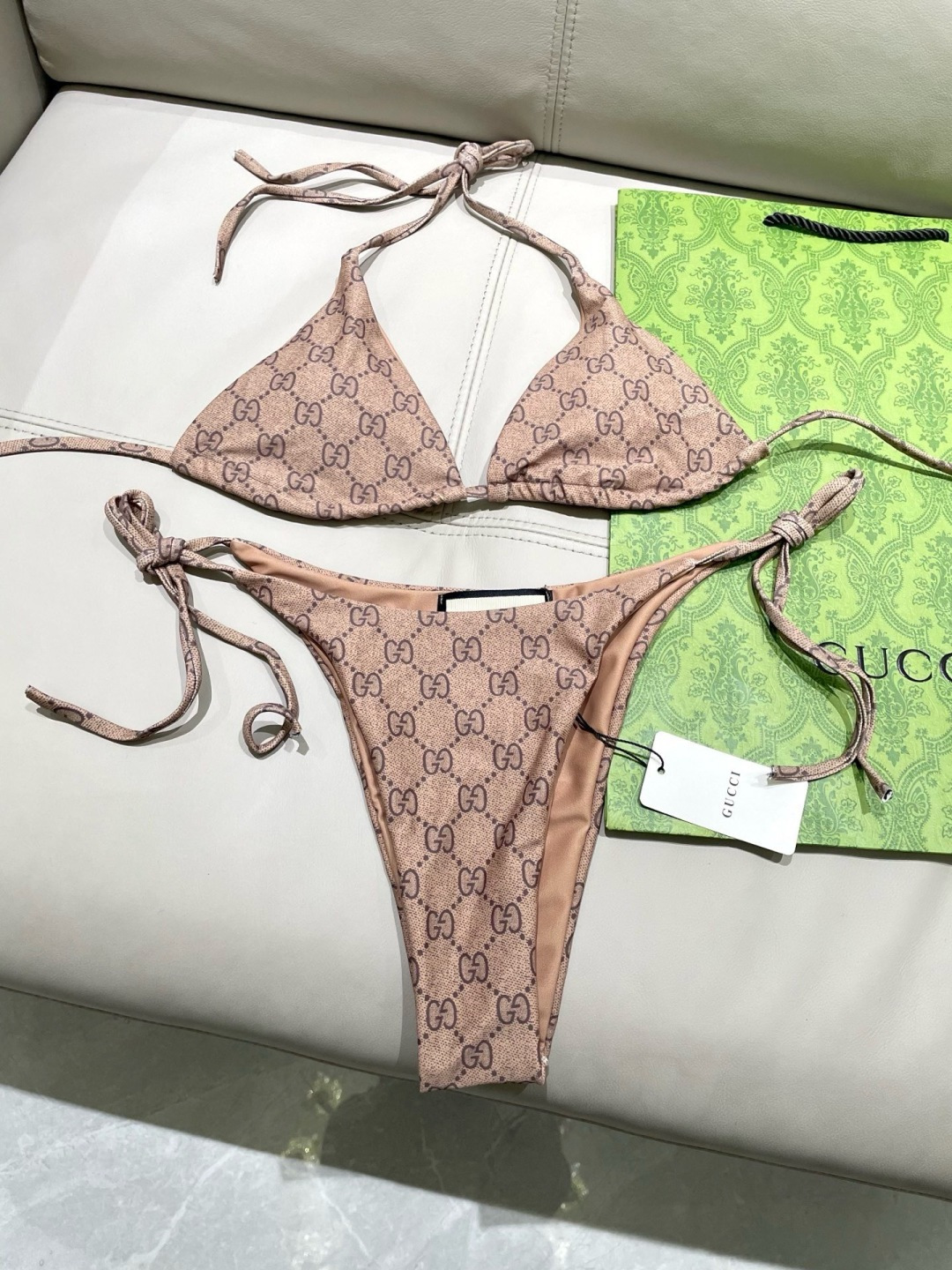 Gucci新款比基尼 简单大气 适合多种场景的游泳衣🏊‍♀️海边 游泳池 温泉 水上乐园 漂流都可以😌内