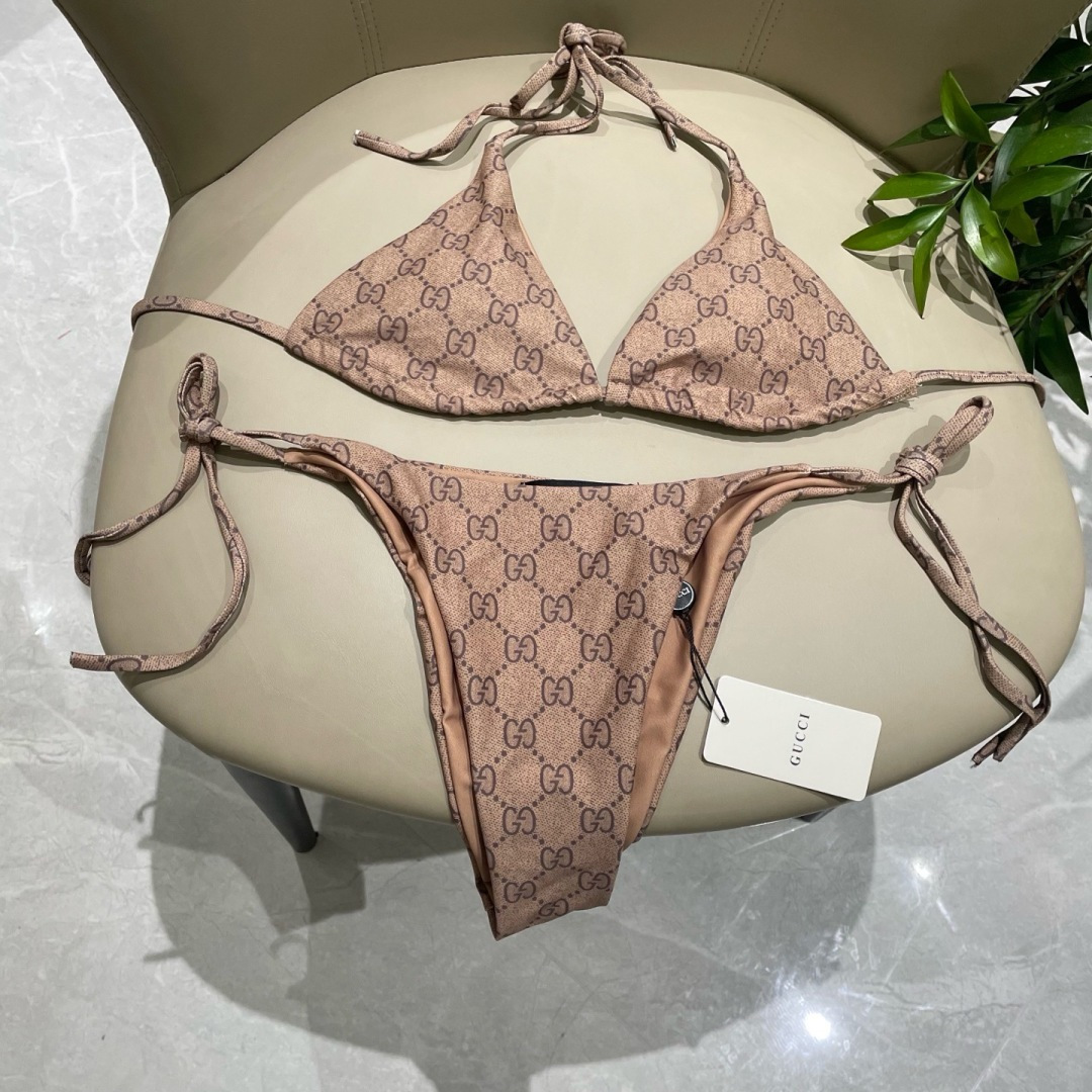 Gucci新款比基尼 简单大气 适合多种场景的游泳衣🏊‍♀️海边 游泳池 温泉 水上乐园 漂流都可以😌内
