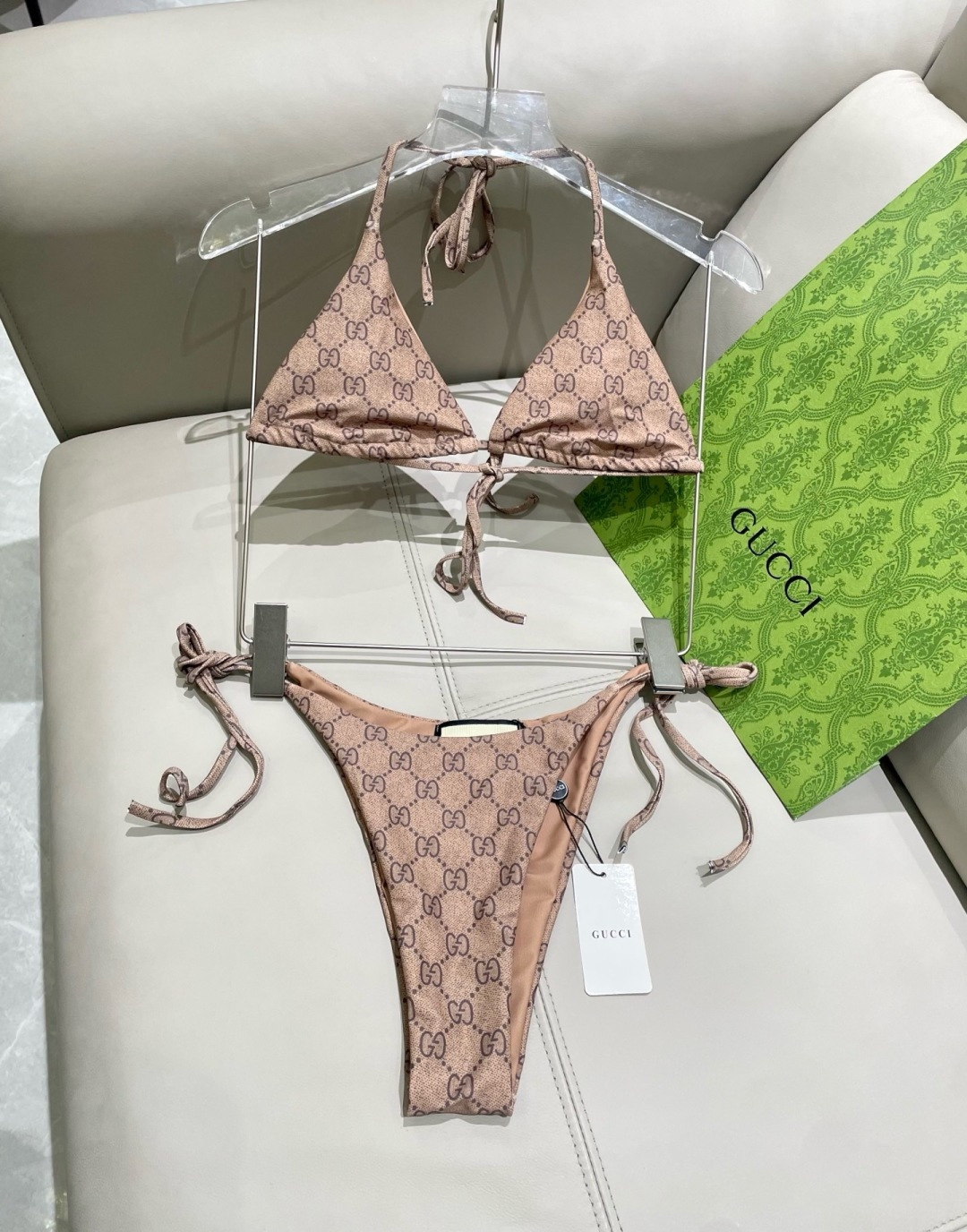 Gucci新款比基尼 简单大气 适合多种场景的游泳衣🏊‍♀️海边 游泳池 温泉 水上乐园 漂流都可以😌内