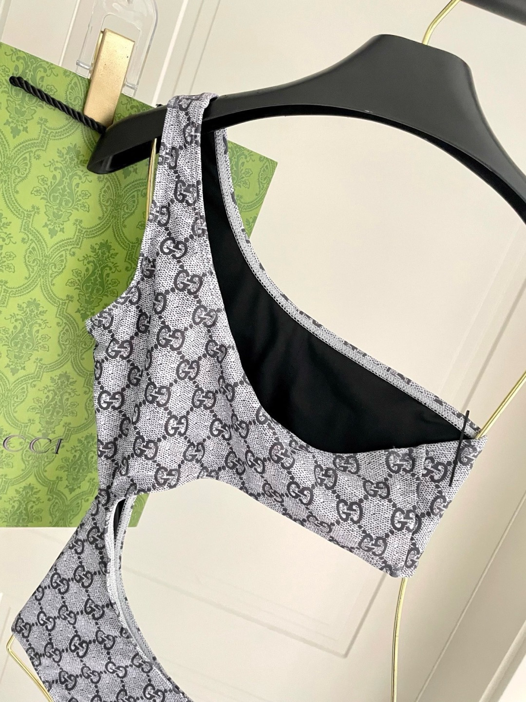 Gucci新款连体泳衣 简单大气 适合多种场景的游泳衣🏊‍♀️海边 游泳池 温泉 水上乐园 漂流都可以😌