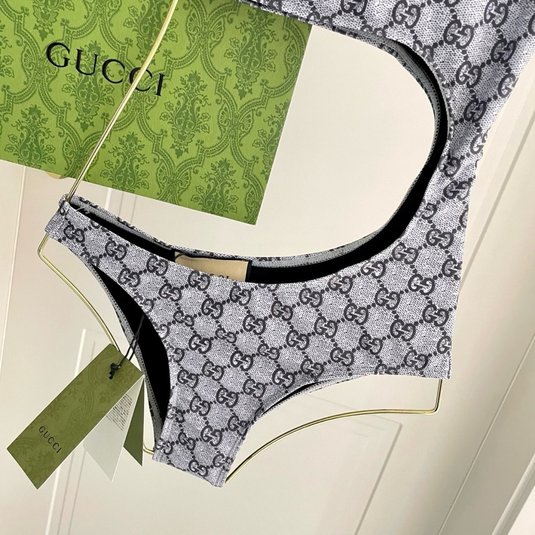 Gucci新款连体泳衣 简单大气 适合多种场景的游泳衣🏊‍♀️海边 游泳池 温泉 水上乐园 漂流都可以😌