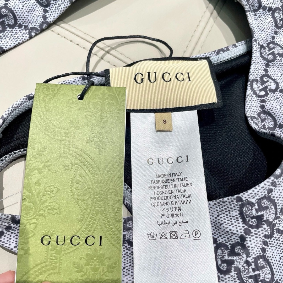 Gucci新款连体泳衣 简单大气 适合多种场景的游泳衣🏊‍♀️海边 游泳池 温泉 水上乐园 漂流都可以😌