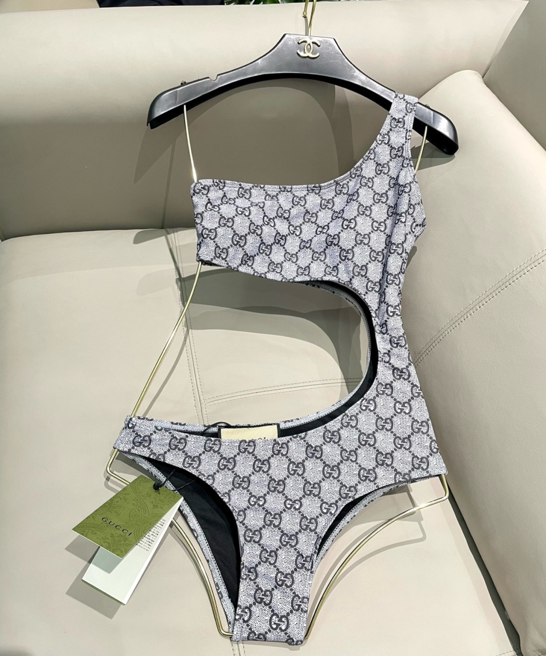 Gucci新款连体泳衣 简单大气 适合多种场景的游泳衣🏊‍♀️海边 游泳池 温泉 水上乐园 漂流都可以😌