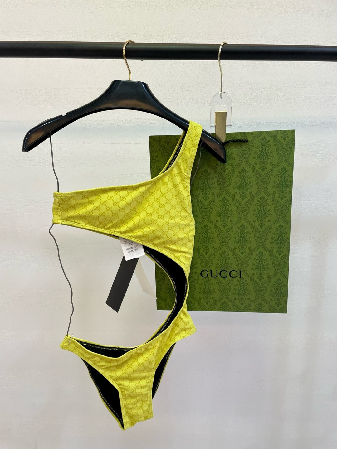 Gucci新款连体泳衣 简单大气 适合多种场景的游泳衣🏊‍♀️海边 游泳池 温泉 水上乐园 漂流都可以😌