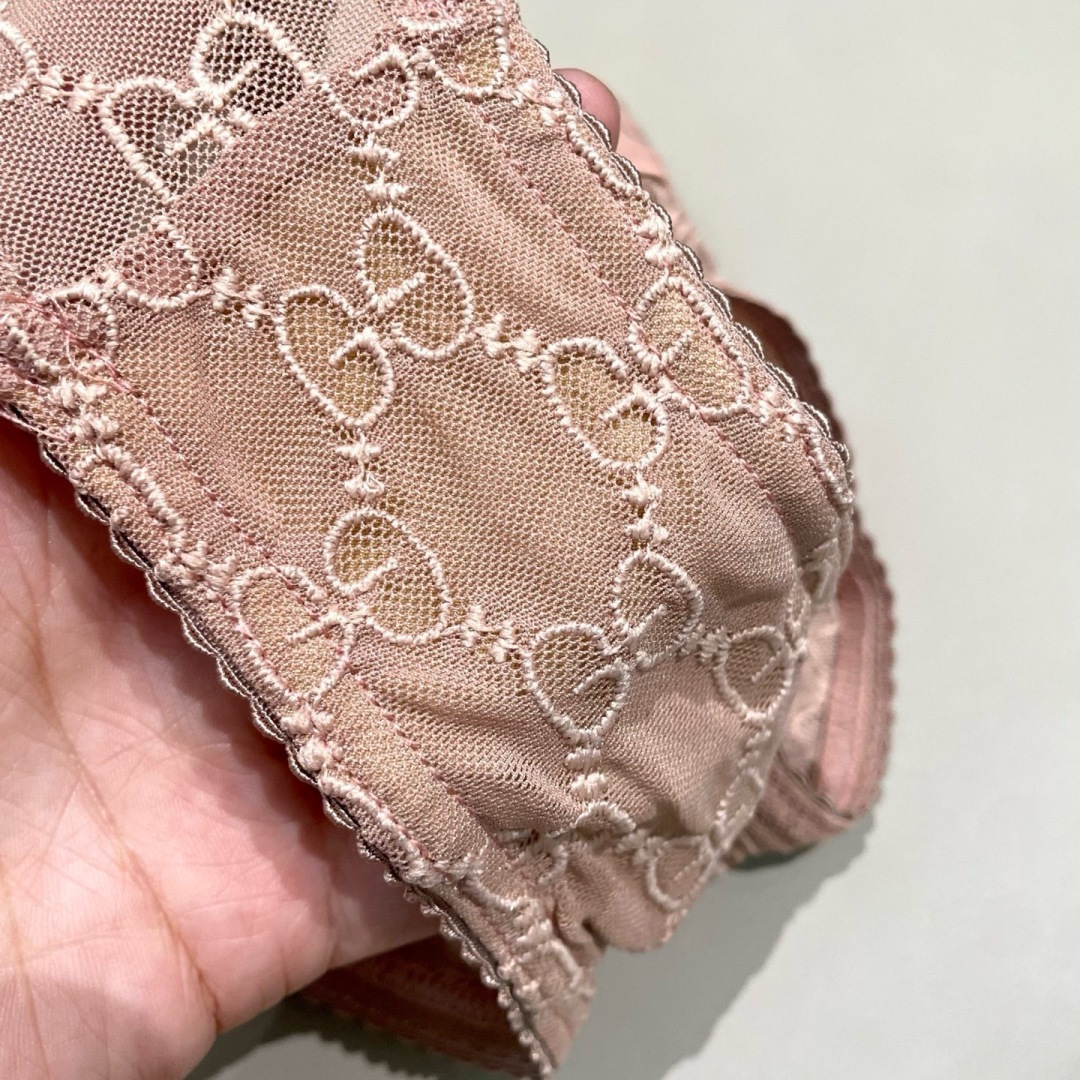 Gucci G家字母刺绣网纱性感比基尼半透明型  黑色 诉说着纯粹的性感 胸前深V➕蕾丝网纱设计 提升了