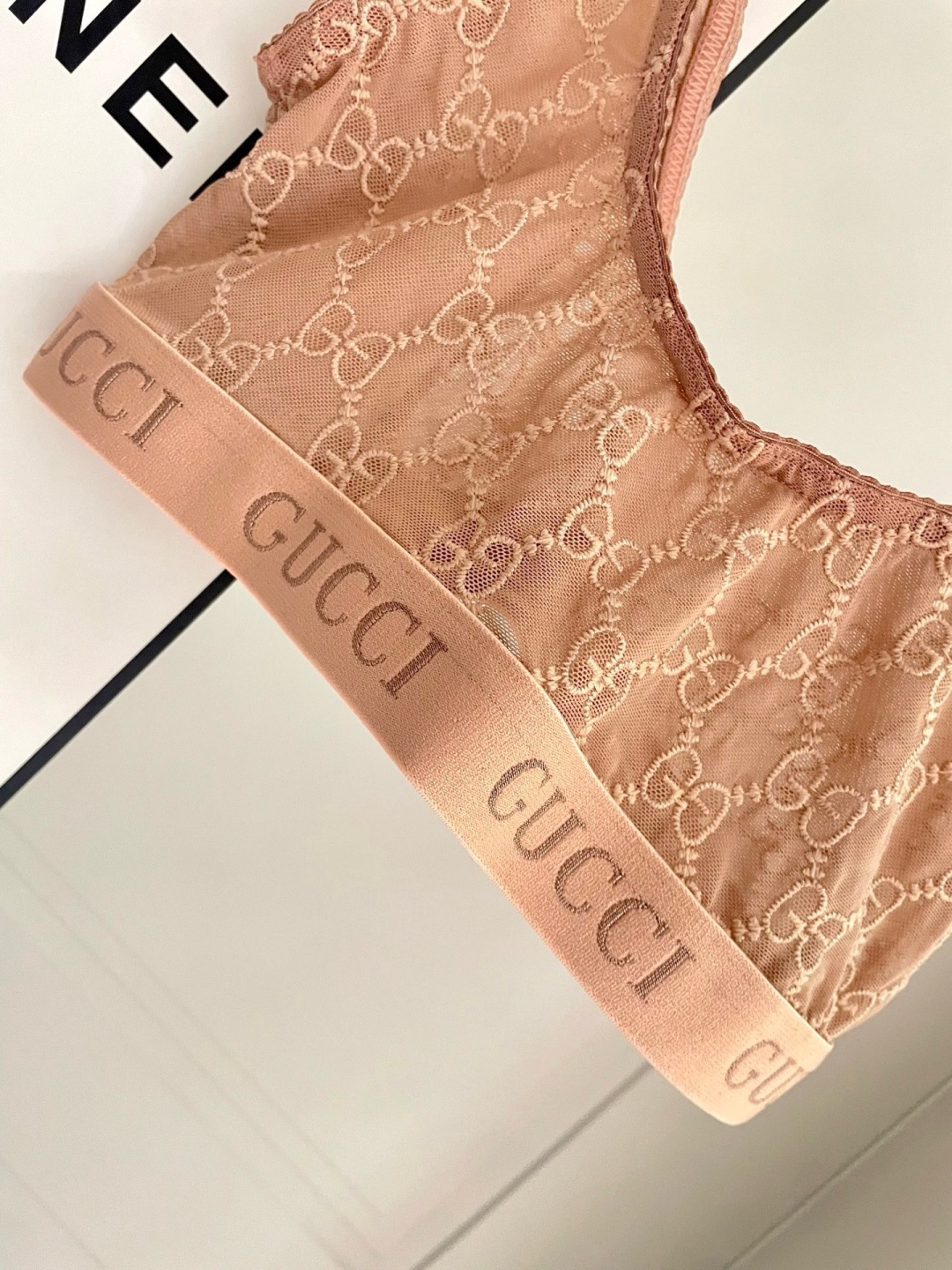 Gucci G家字母刺绣网纱性感比基尼半透明型  黑色 诉说着纯粹的性感 胸前深V➕蕾丝网纱设计 提升了