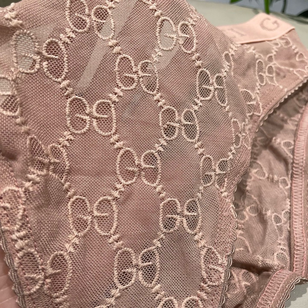 Gucci G家字母刺绣网纱性感比基尼半透明型  黑色 诉说着纯粹的性感 胸前深V➕蕾丝网纱设计 提升了