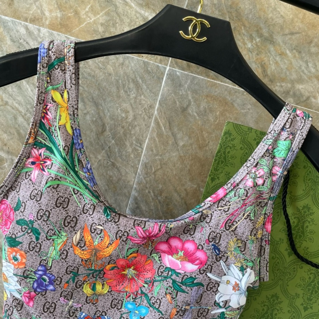 Gucci新款连体泳衣 简单大气 适合多种场景的游泳衣🏊‍♀️海边 游泳池 温泉 水上乐园 漂流都可以😌