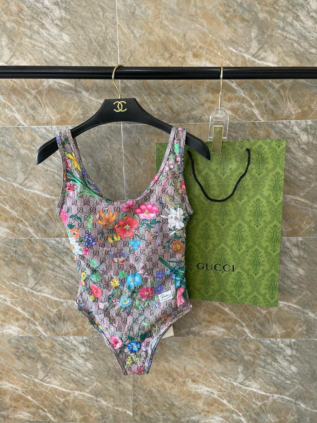 Gucci新款连体泳衣 简单大气 适合多种场景的游泳衣🏊‍♀️海边 游泳池 温泉 水上乐园 漂流都可以😌
