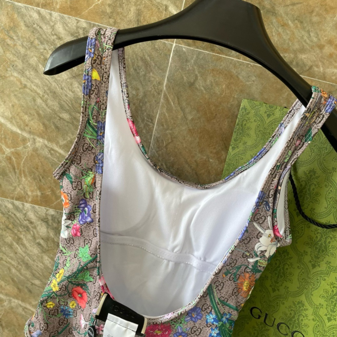 Gucci新款连体泳衣 简单大气 适合多种场景的游泳衣🏊‍♀️海边 游泳池 温泉 水上乐园 漂流都可以😌