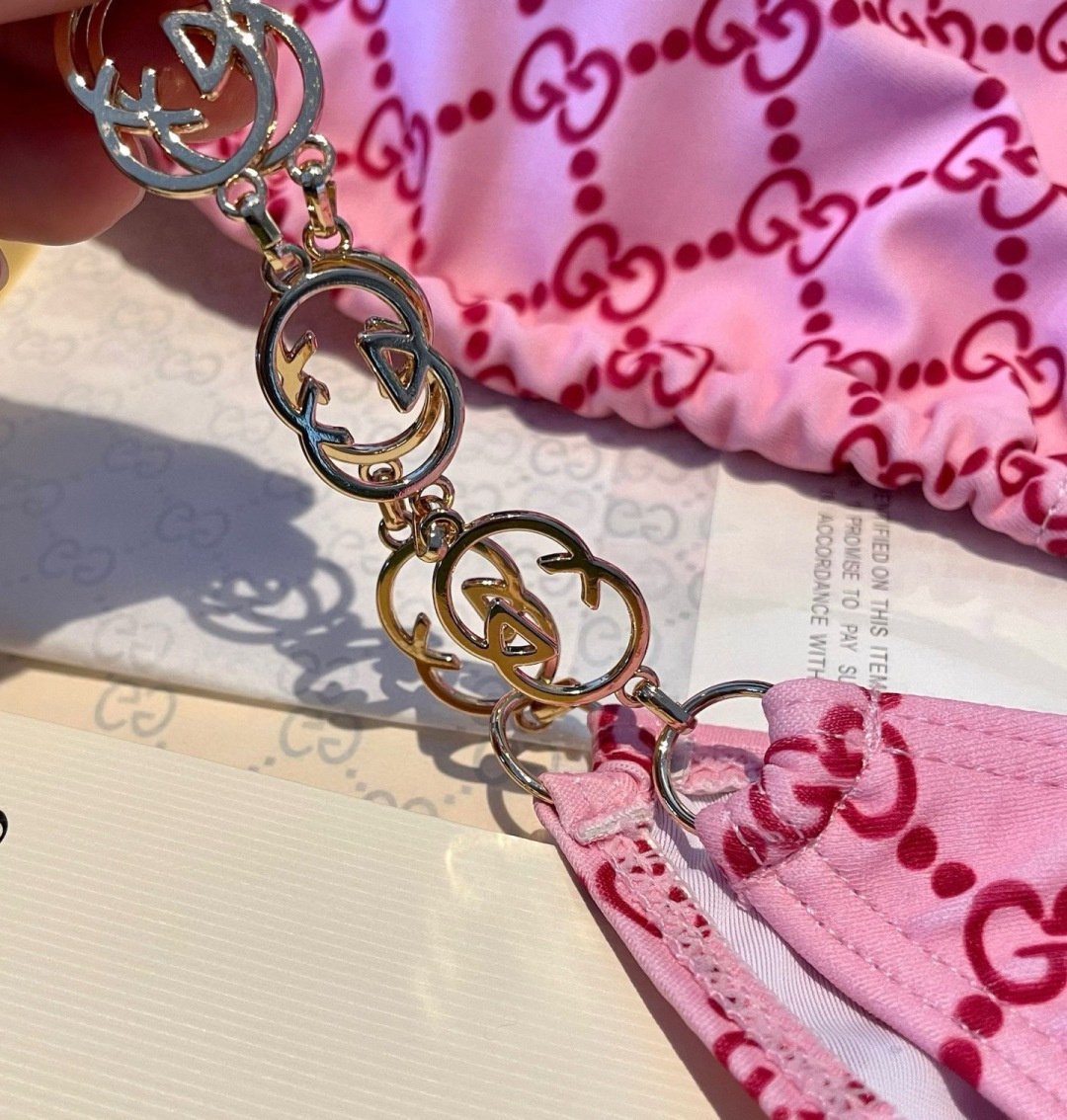 Gucci新款比基尼😍🥰适合多种场景的游泳衣🏊‍♀️海边 游泳池 温泉 水上乐园 漂流都可以😌内搭也完全