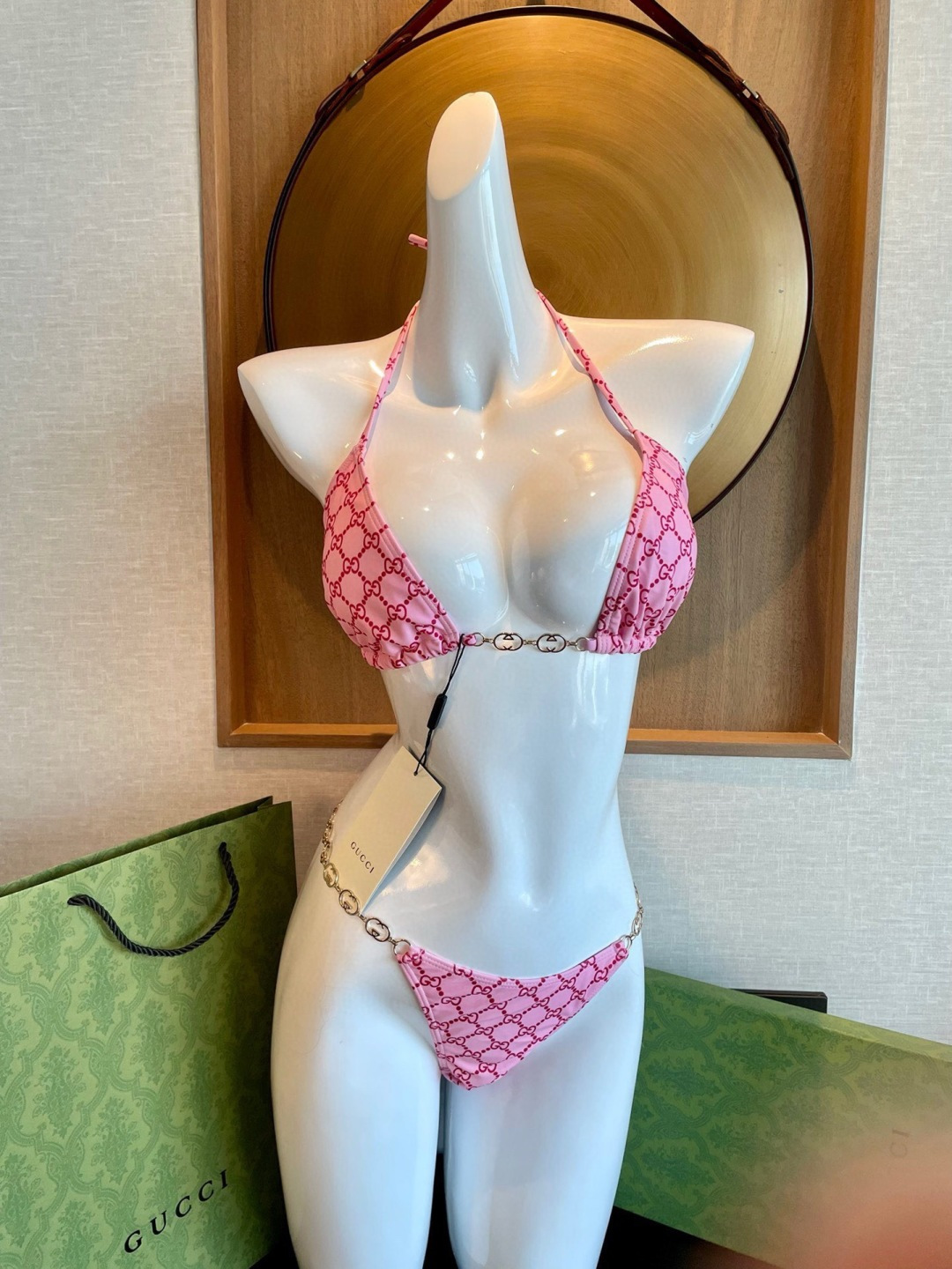 Gucci新款比基尼😍🥰适合多种场景的游泳衣🏊‍♀️海边 游泳池 温泉 水上乐园 漂流都可以😌内搭也完全