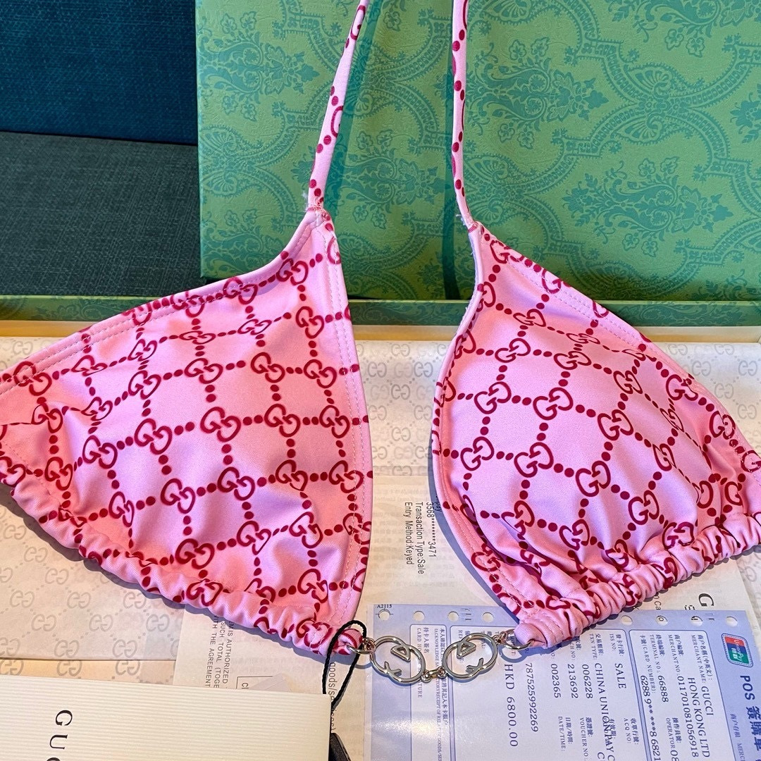 Gucci新款比基尼😍🥰适合多种场景的游泳衣🏊‍♀️海边 游泳池 温泉 水上乐园 漂流都可以😌内搭也完全