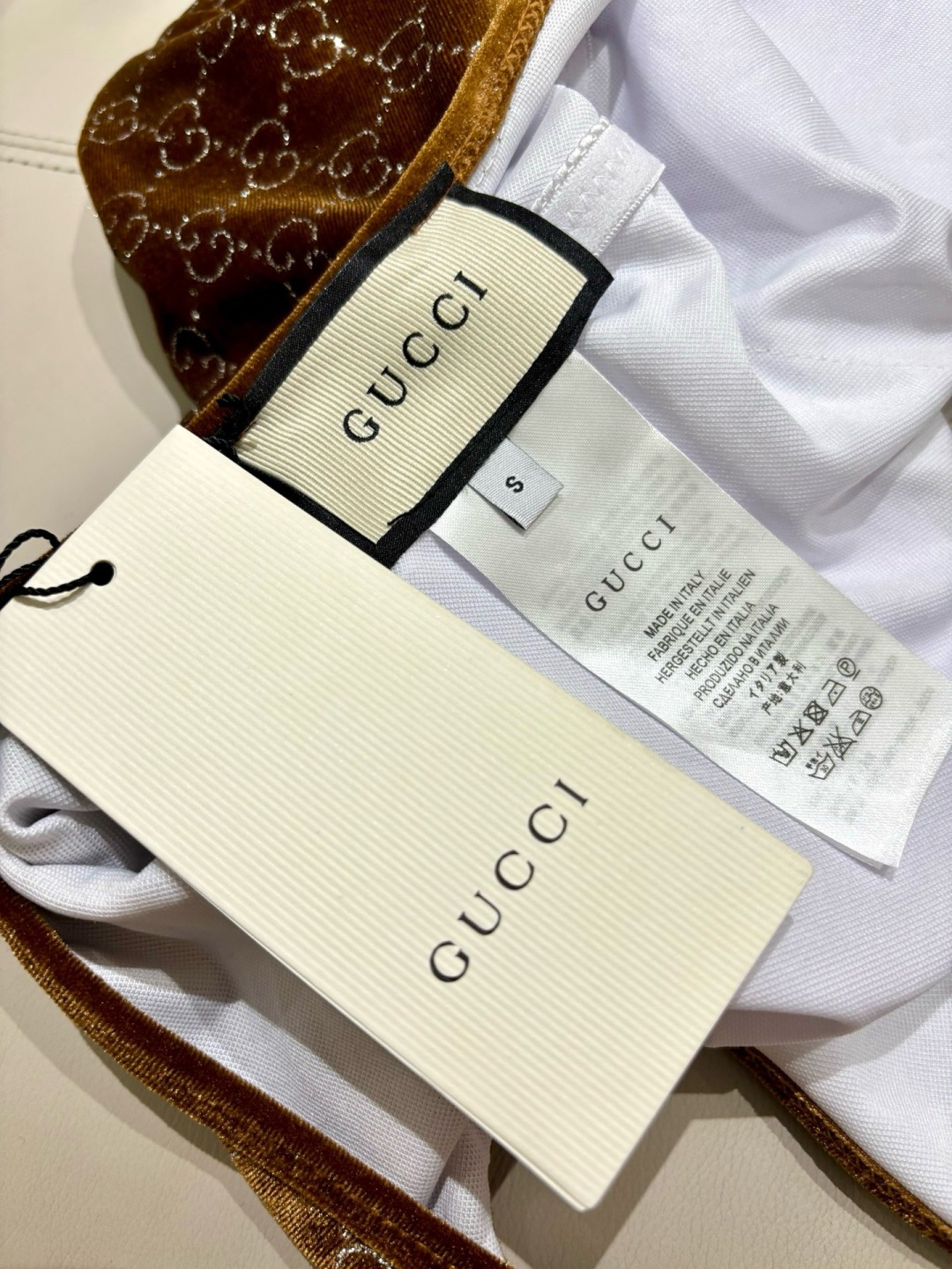 Gucci丝绒专柜新款连体泳衣 气质高雅 😍🥰适合多种场景的游泳衣🏊‍♀️海边 游泳池 温泉 水上乐园 