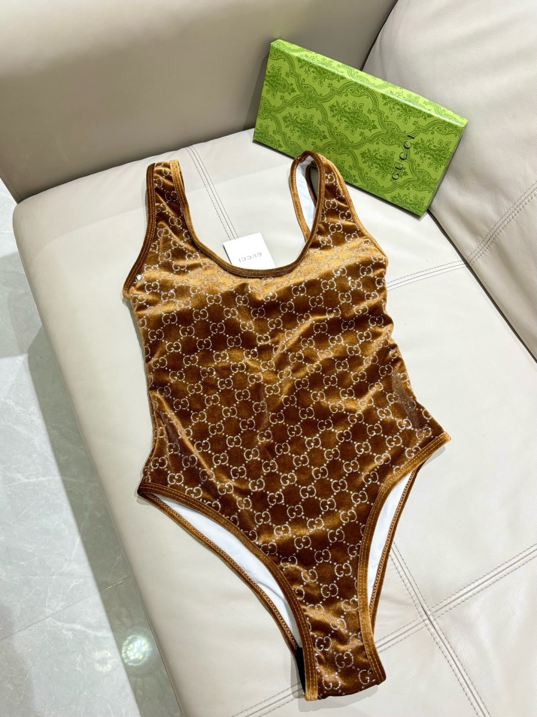 Gucci丝绒专柜新款连体泳衣 气质高雅 😍🥰适合多种场景的游泳衣🏊‍♀️海边 游泳池 温泉 水上乐园 