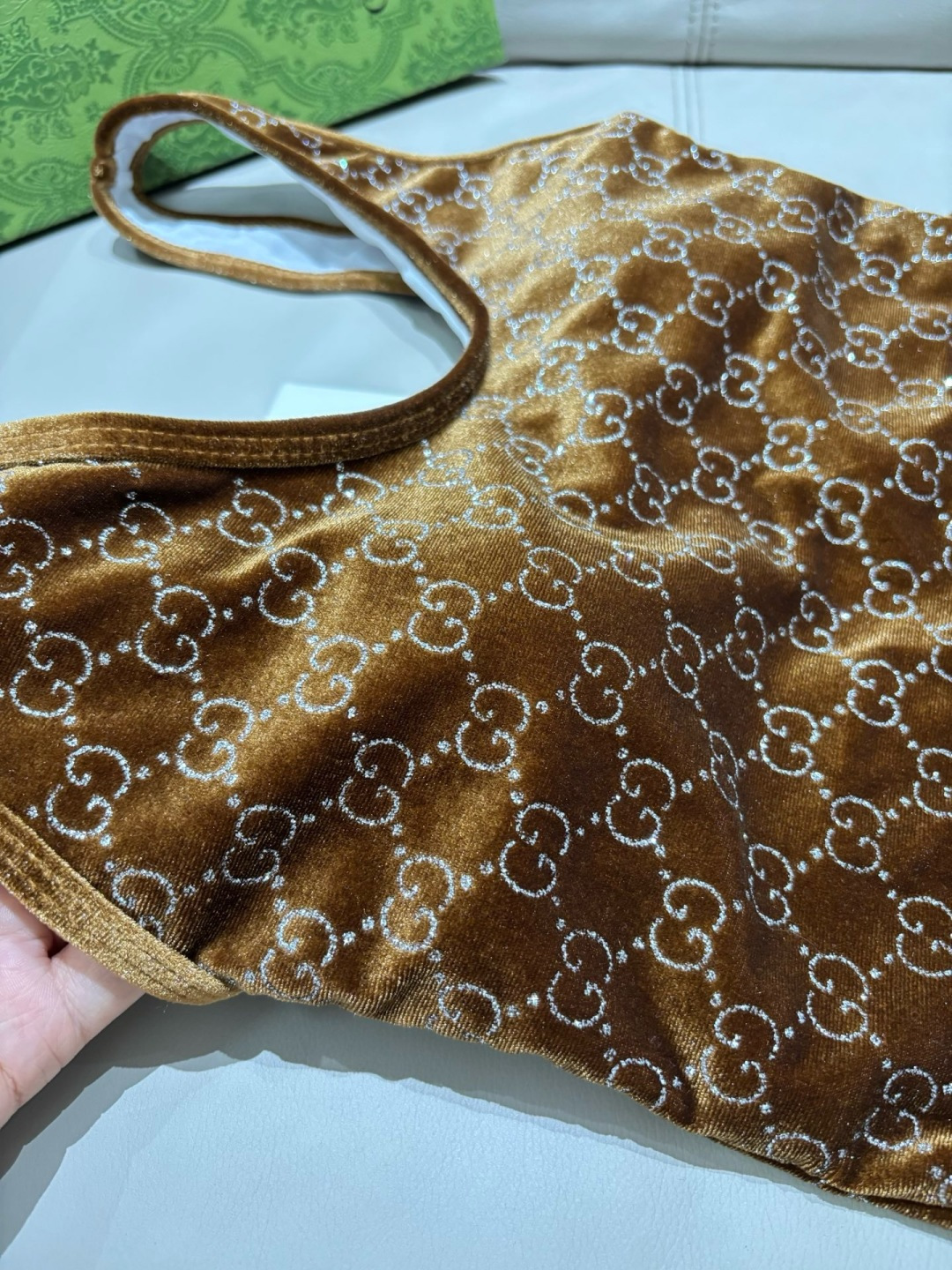 Gucci丝绒专柜新款连体泳衣 气质高雅 😍🥰适合多种场景的游泳衣🏊‍♀️海边 游泳池 温泉 水上乐园 