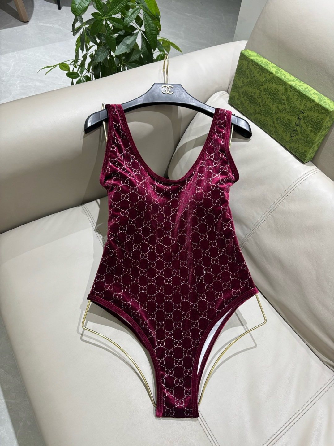 Gucci丝绒专柜新款连体泳衣 气质高雅 😍🥰适合多种场景的游泳衣🏊‍♀️海边 游泳池 温泉 水上乐园 