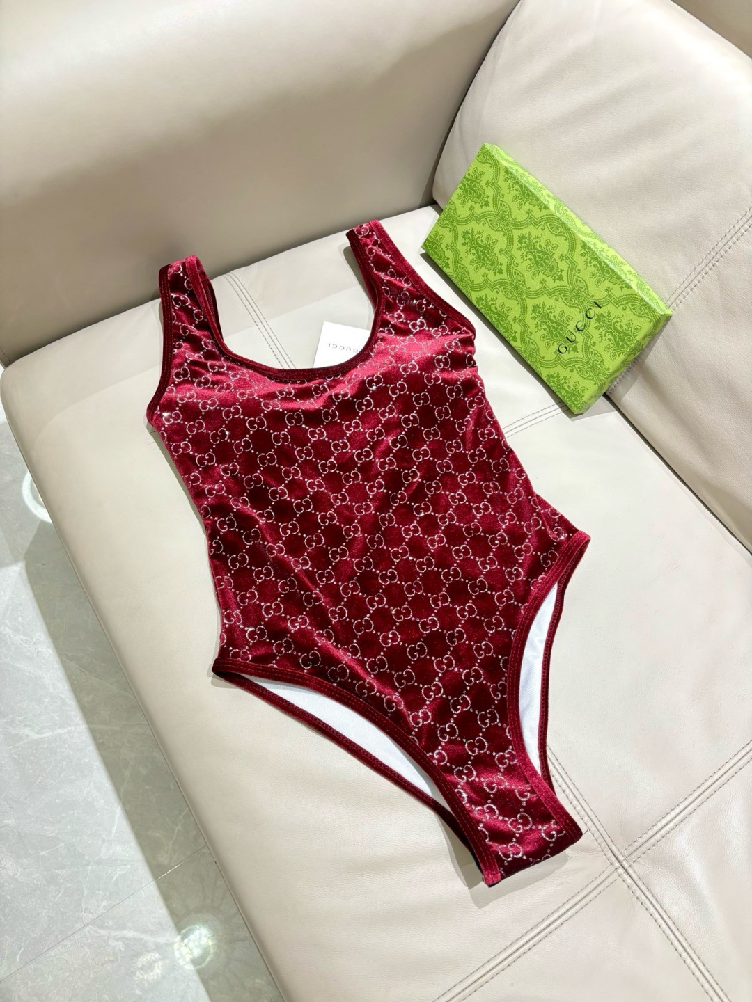 Gucci丝绒专柜新款连体泳衣 气质高雅 😍🥰适合多种场景的游泳衣🏊‍♀️海边 游泳池 温泉 水上乐园 