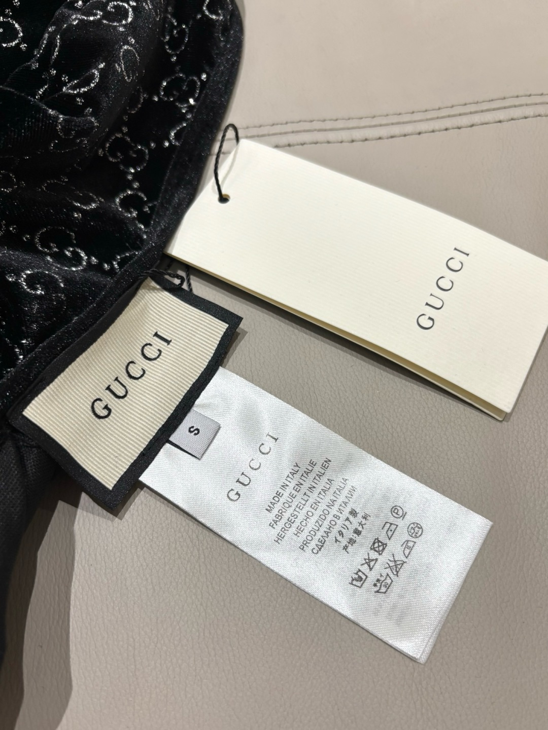 Gucci丝绒专柜新款连体泳衣 气质高雅 😍🥰适合多种场景的游泳衣🏊‍♀️海边 游泳池 温泉 水上乐园 