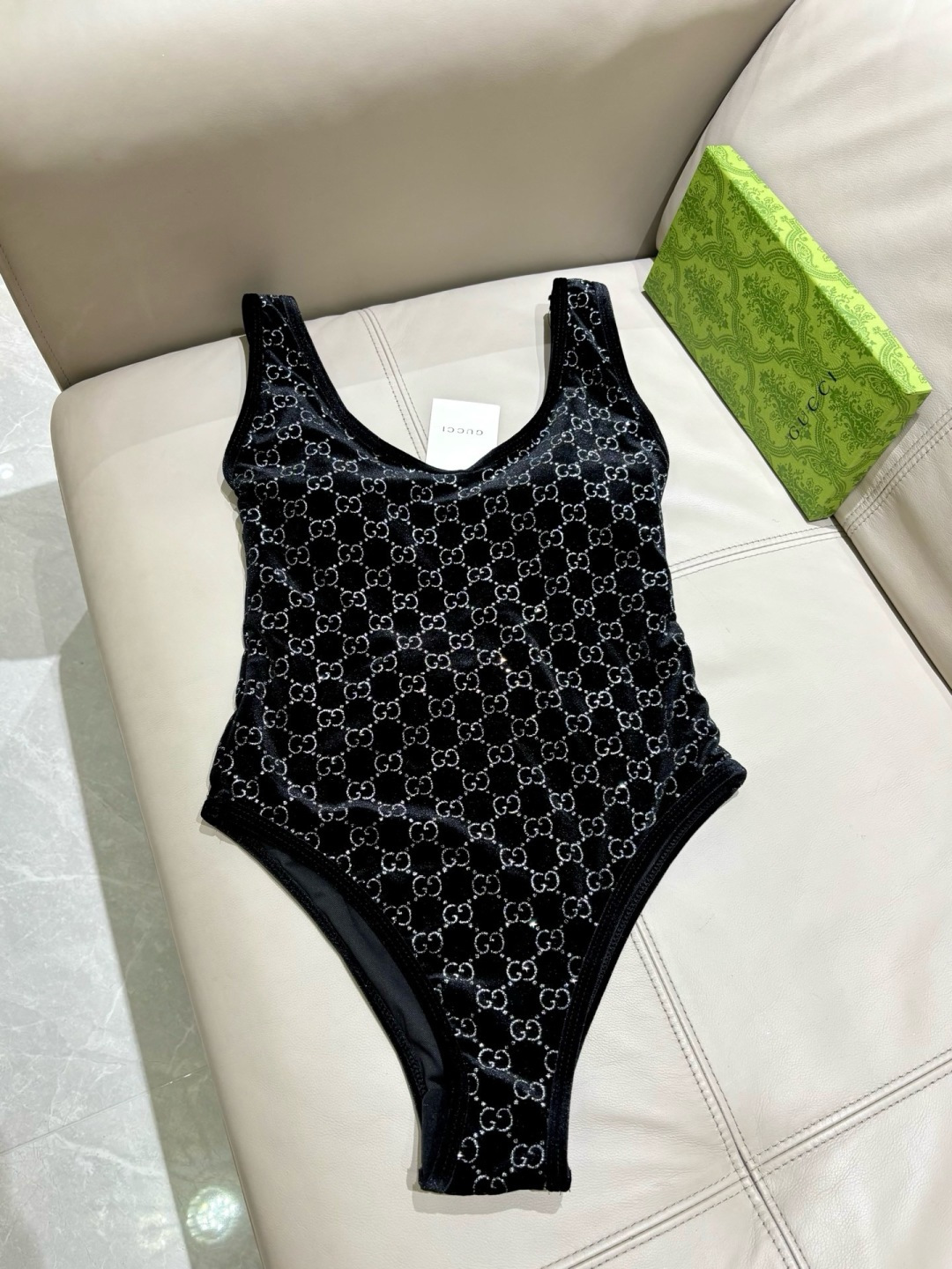 Gucci丝绒专柜新款连体泳衣 气质高雅 😍🥰适合多种场景的游泳衣🏊‍♀️海边 游泳池 温泉 水上乐园 