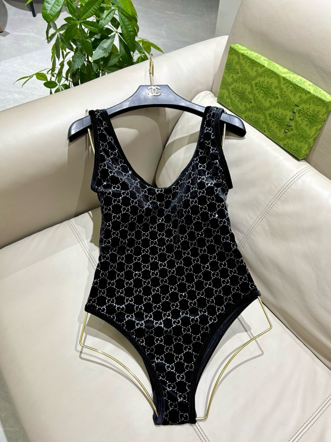 Gucci丝绒专柜新款连体泳衣 气质高雅 😍🥰适合多种场景的游泳衣🏊‍♀️海边 游泳池 温泉 水上乐园 