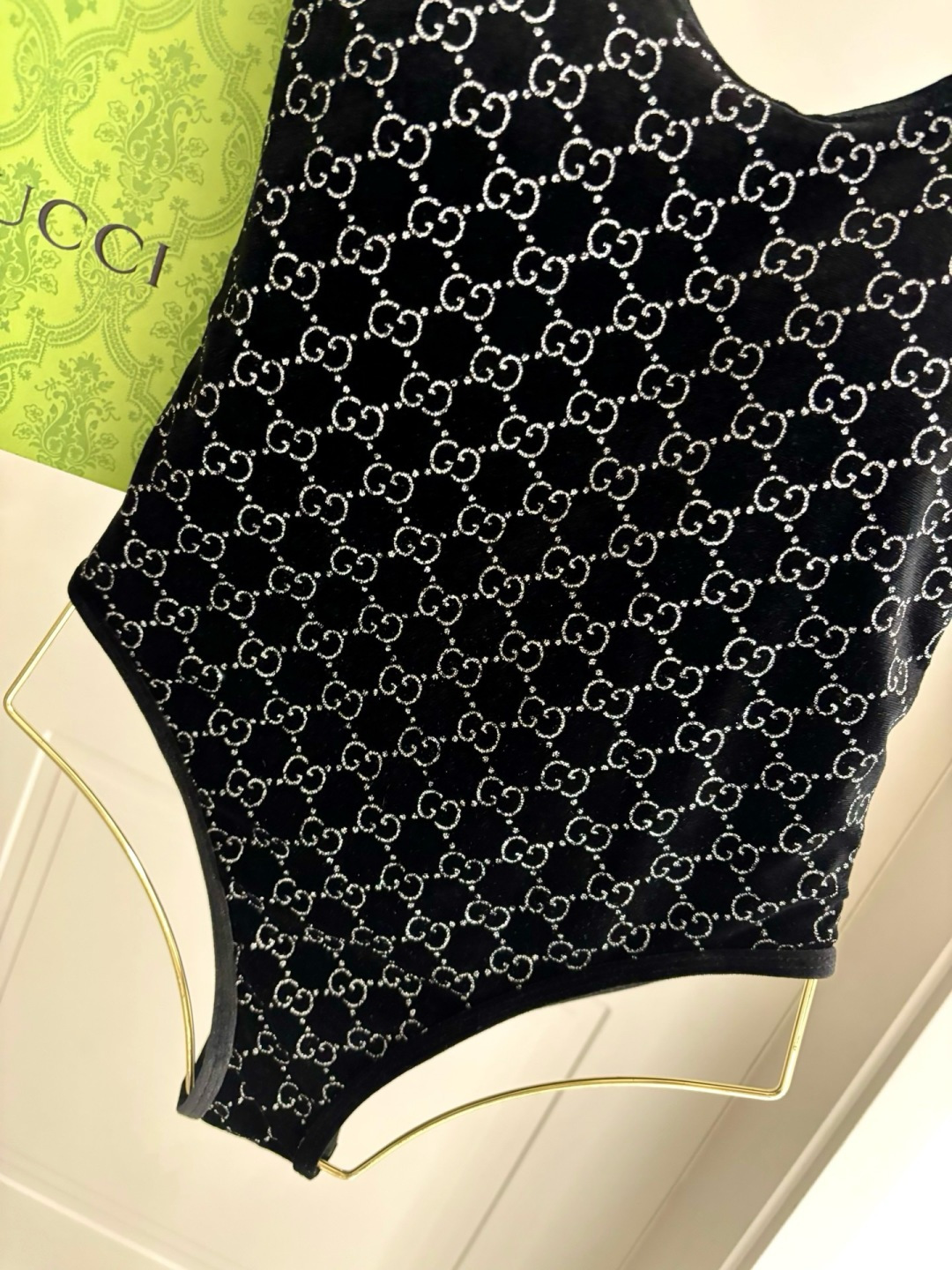 Gucci丝绒专柜新款连体泳衣 气质高雅 😍🥰适合多种场景的游泳衣🏊‍♀️海边 游泳池 温泉 水上乐园 