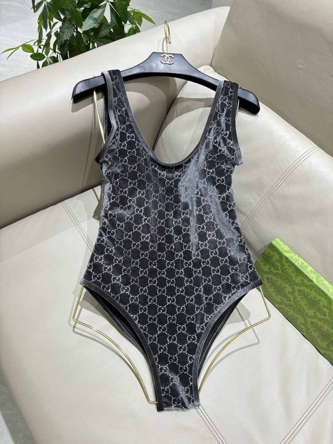 Gucci丝绒专柜新款连体泳衣 气质高雅 😍🥰适合多种场景的游泳衣🏊‍♀️海边 游泳池 温泉 水上乐园 