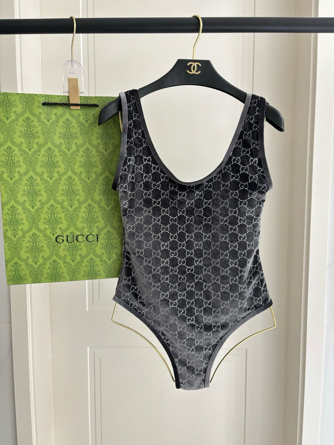 Gucci丝绒专柜新款连体泳衣 气质高雅 😍🥰适合多种场景的游泳衣🏊‍♀️海边 游泳池 温泉 水上乐园 