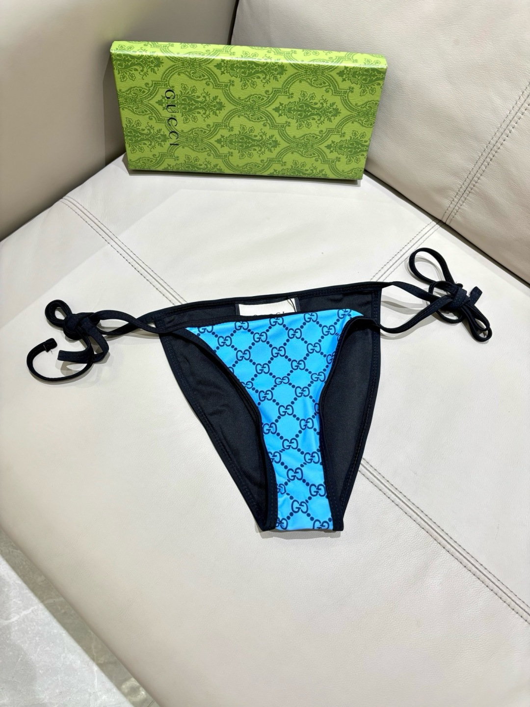 Gucci新款比基尼 简单大气 适合多种场景的游泳衣🏊‍♀️海边 游泳池 温泉 水上乐园 漂流都可以😌内
