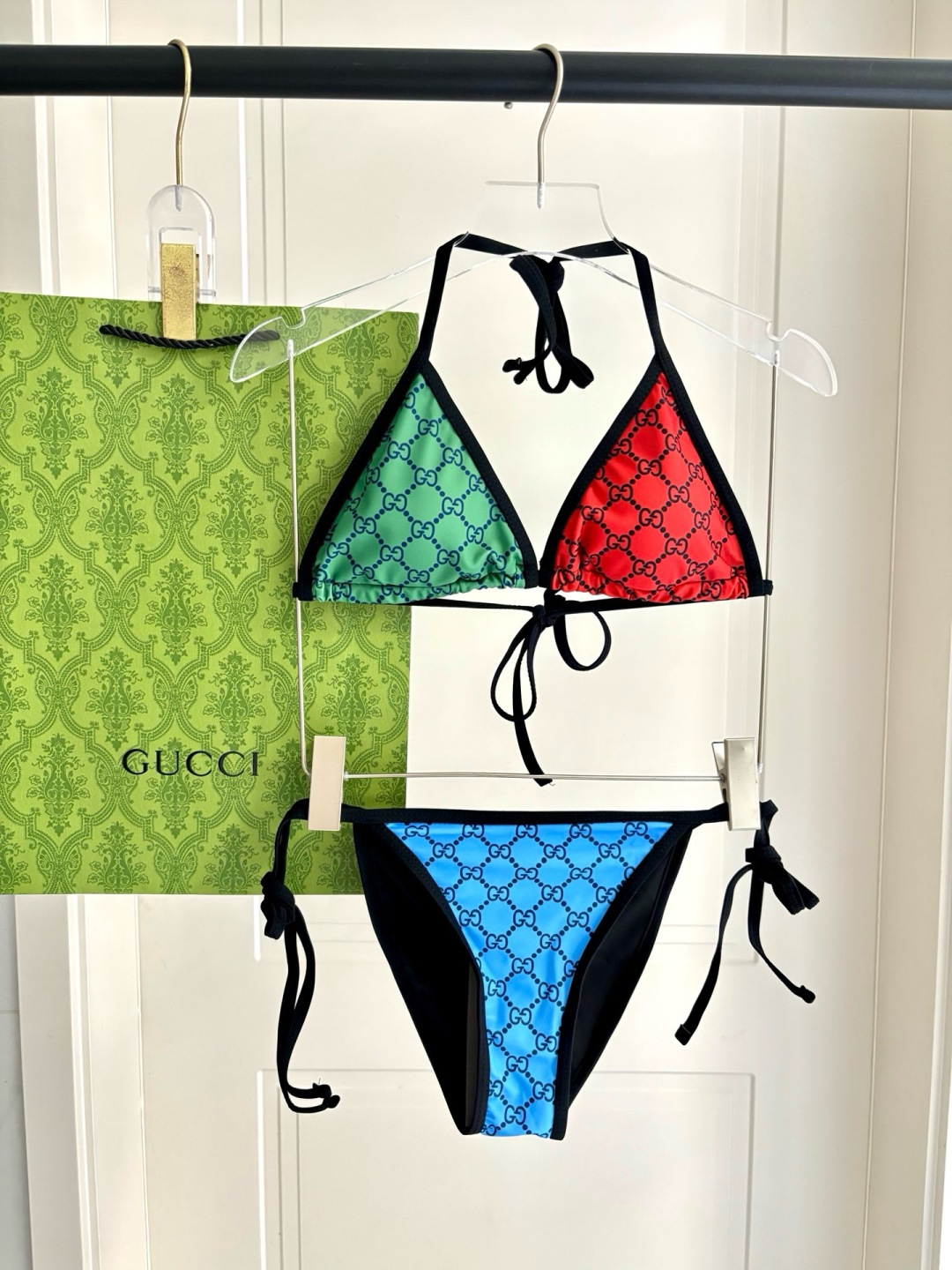 Gucci新款比基尼 简单大气 适合多种场景的游泳衣🏊‍♀️海边 游泳池 温泉 水上乐园 漂流都可以😌内